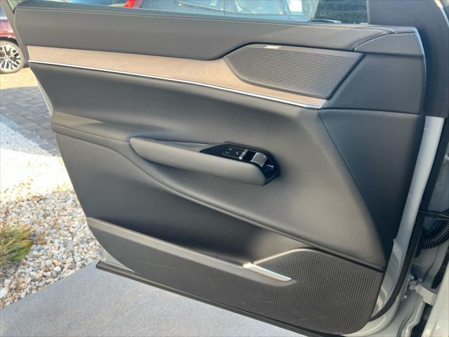 new 2025 Volvo EX90 car, priced at $90,640