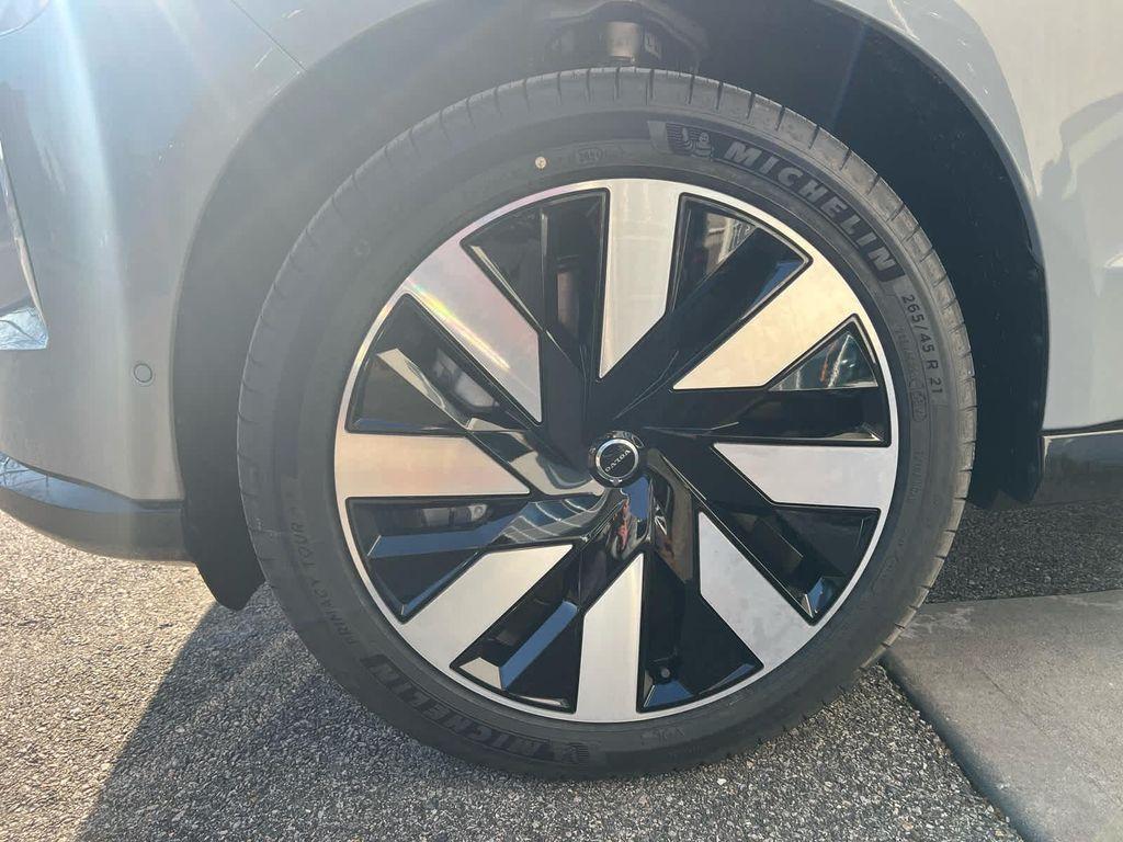 new 2025 Volvo EX90 car, priced at $90,640