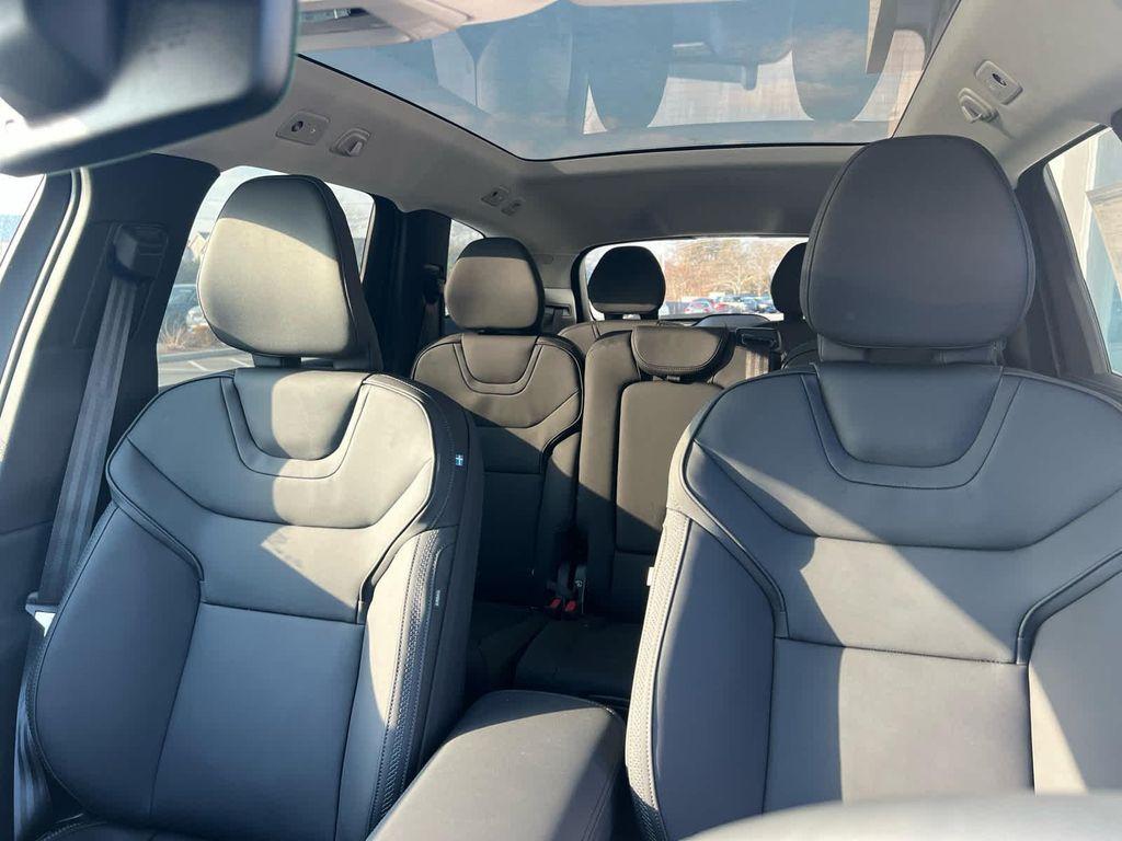 new 2025 Volvo EX90 car, priced at $90,640