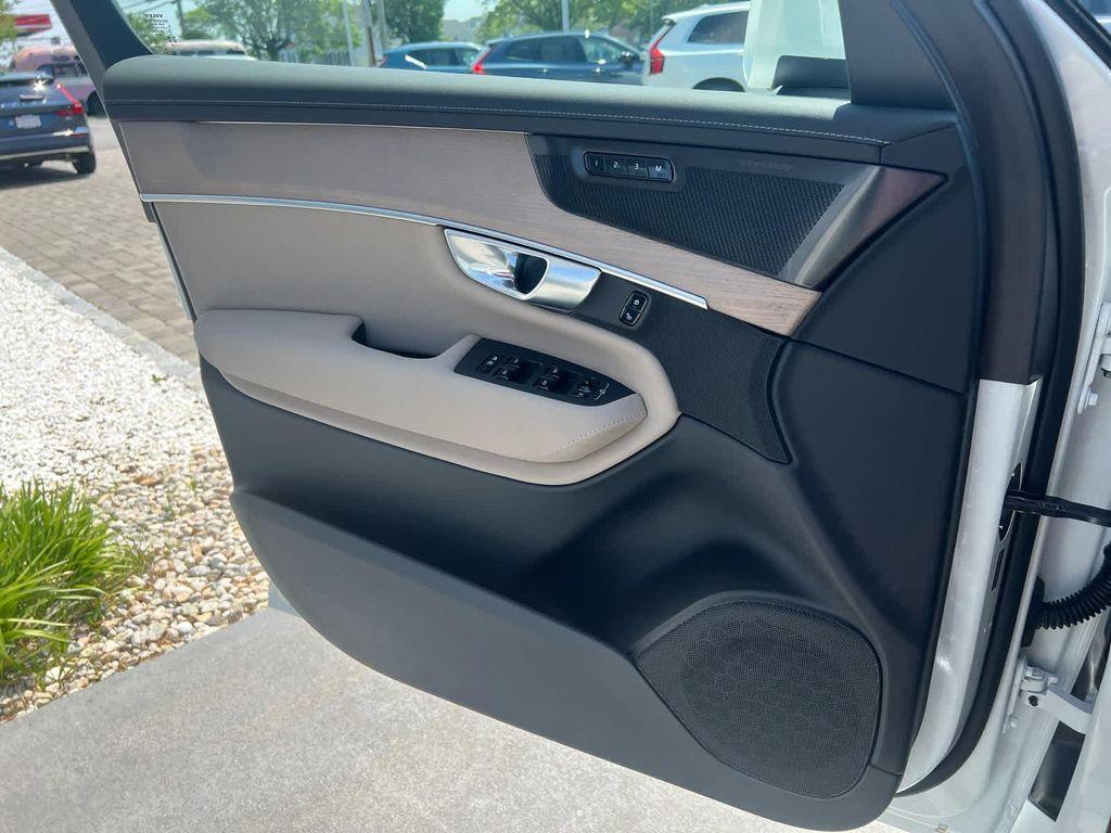 new 2025 Volvo XC90 Plug-In Hybrid car, priced at $81,685