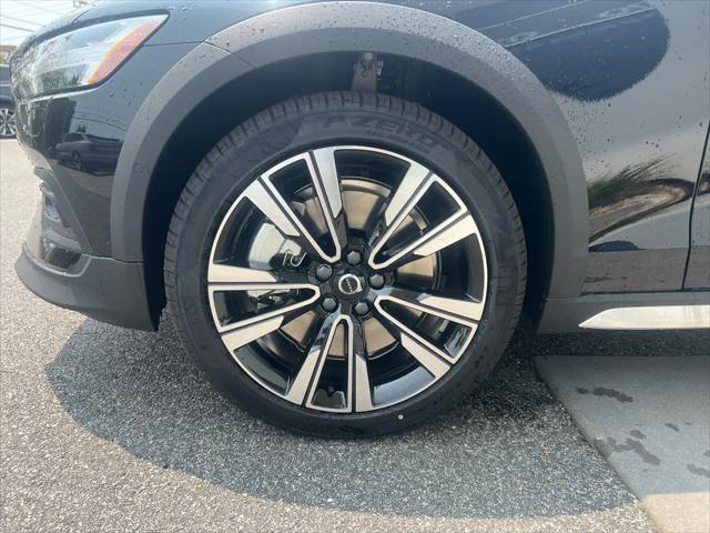 new 2025 Volvo V60 Cross Country car, priced at $58,905
