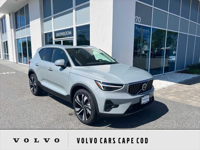 new 2025 Volvo XC40 car, priced at $51,060
