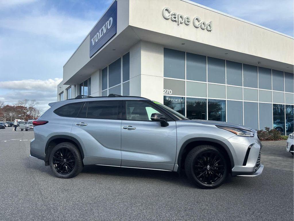used 2023 Toyota Highlander car, priced at $38,600