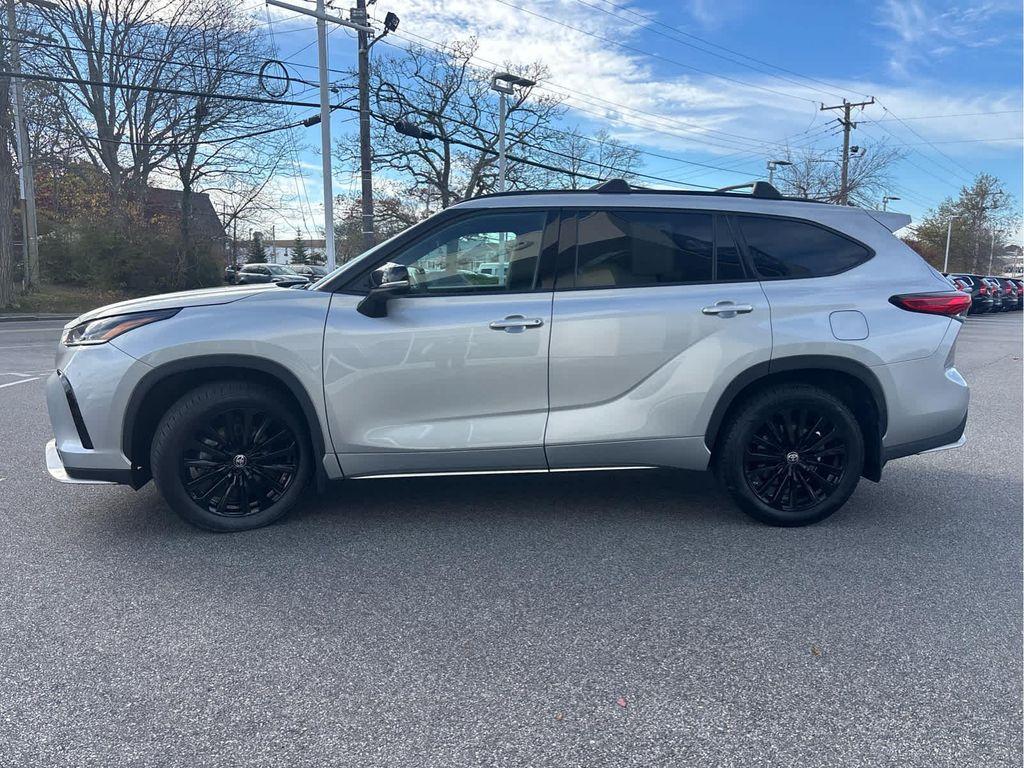 used 2023 Toyota Highlander car, priced at $38,600