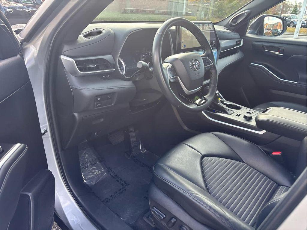 used 2023 Toyota Highlander car, priced at $38,600