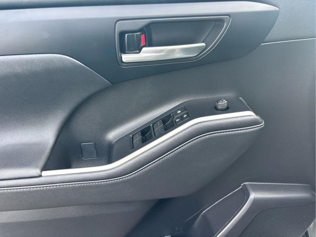 used 2023 Toyota Highlander car, priced at $38,600