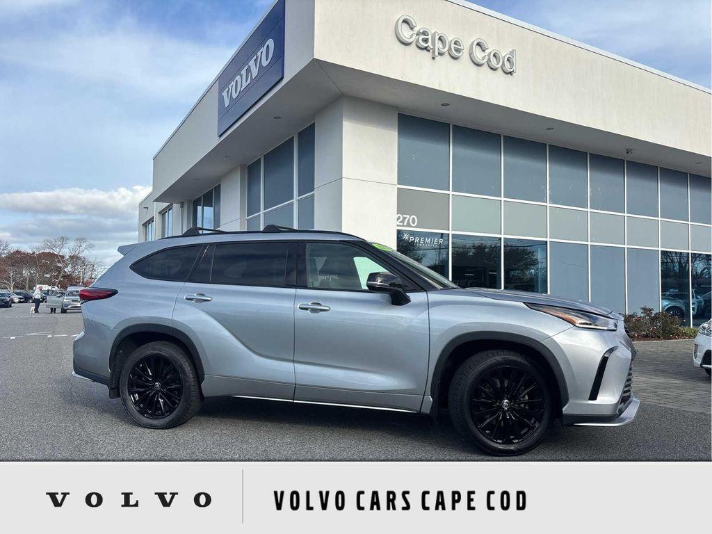 used 2023 Toyota Highlander car, priced at $38,600
