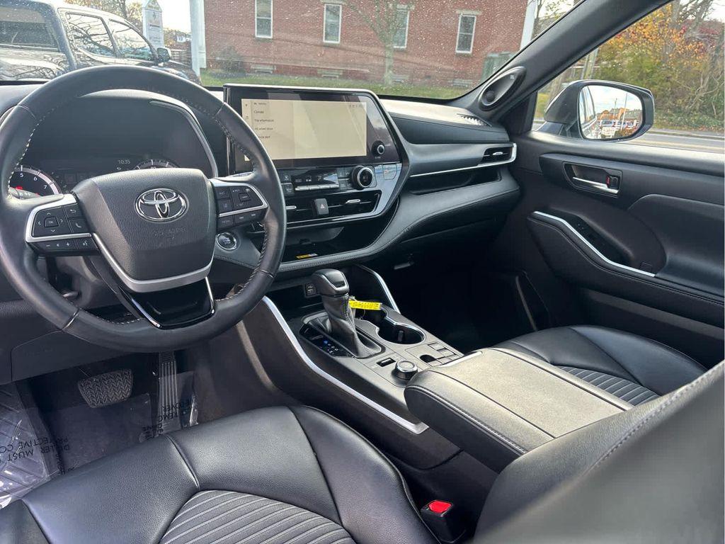 used 2023 Toyota Highlander car, priced at $38,600