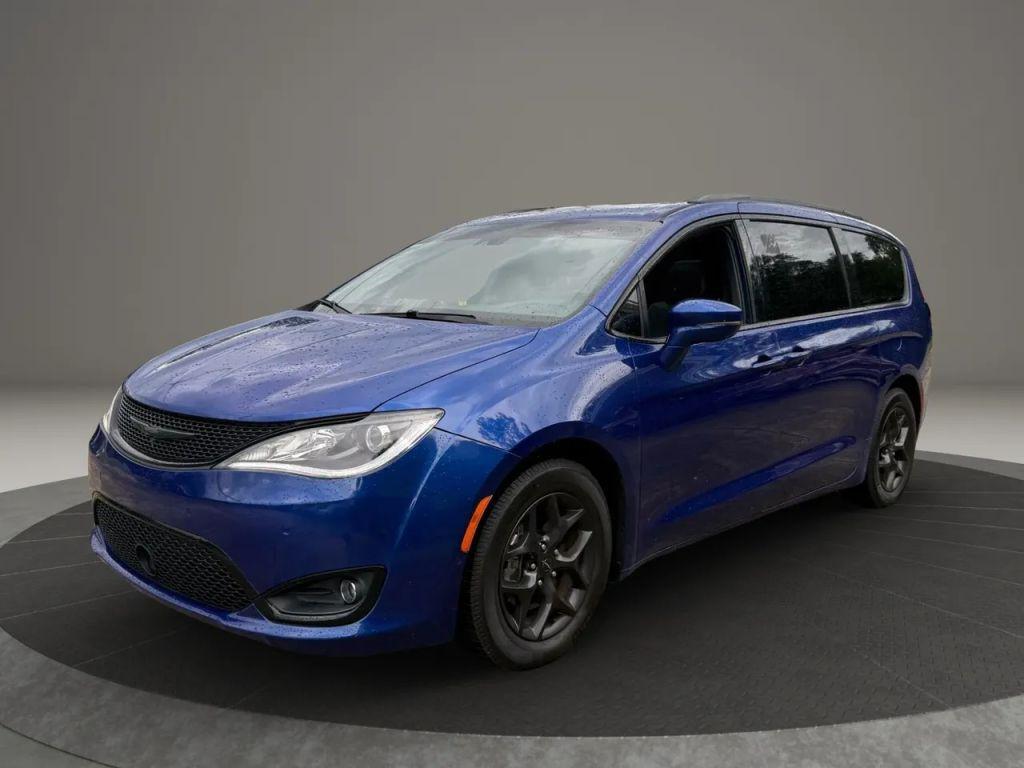used 2018 Chrysler Pacifica car, priced at $15,995