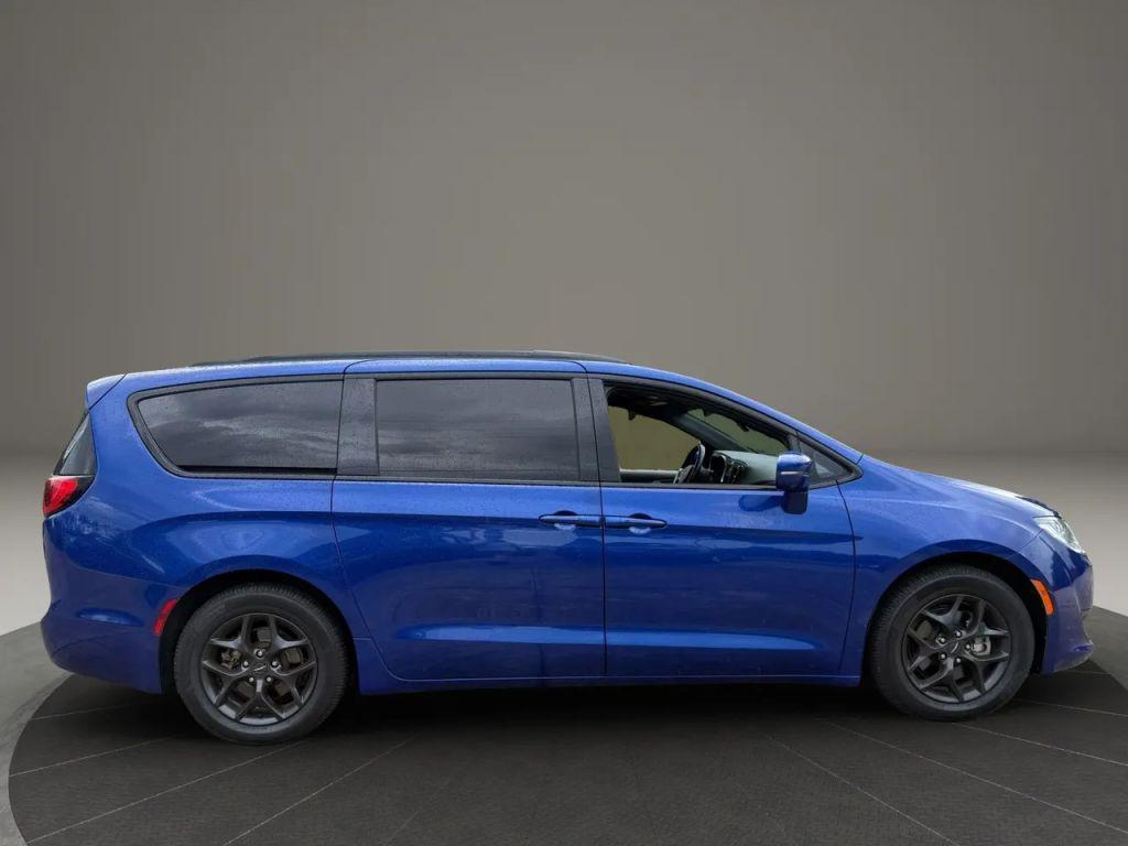 used 2018 Chrysler Pacifica car, priced at $15,995