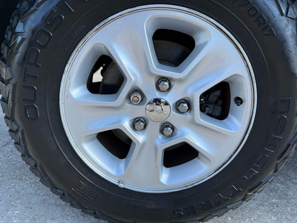 used 2015 Jeep Grand Cherokee car, priced at $9,995