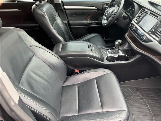 used 2014 Toyota Highlander car, priced at $16,834