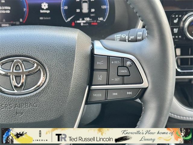 used 2023 Toyota Highlander car, priced at $41,895
