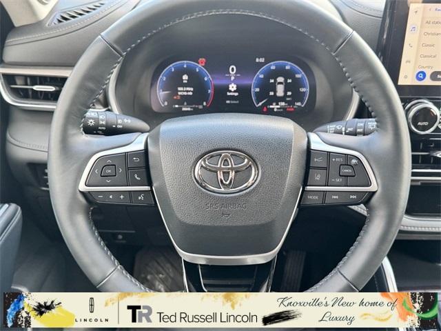 used 2023 Toyota Highlander car, priced at $41,895