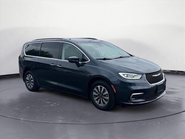 used 2021 Chrysler Pacifica Hybrid car, priced at $25,495