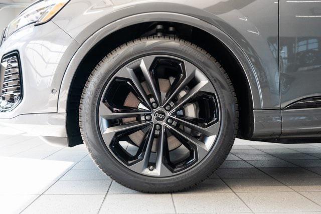 new 2025 Audi Q7 car, priced at $84,260