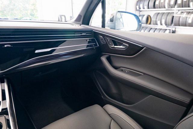 new 2025 Audi Q7 car, priced at $84,260