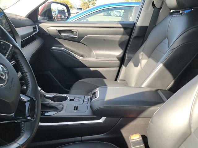 used 2021 Toyota Highlander Hybrid car, priced at $33,393