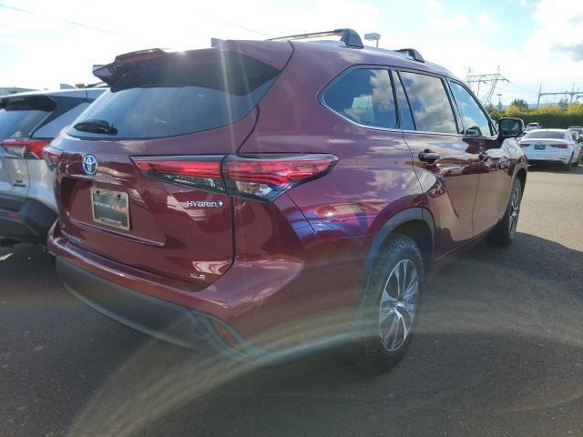 used 2021 Toyota Highlander Hybrid car, priced at $33,393