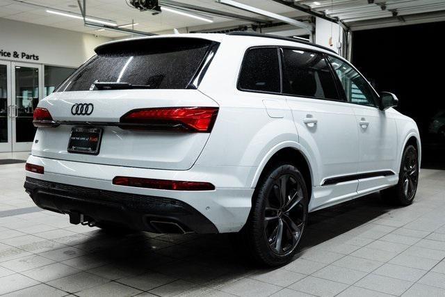 new 2025 Audi Q7 car, priced at $77,840