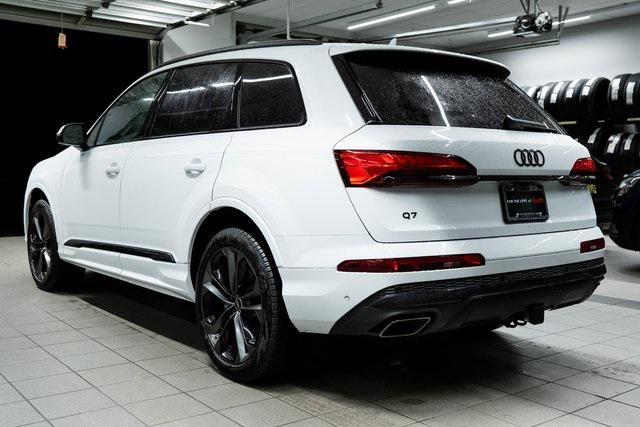 new 2025 Audi Q7 car, priced at $77,840