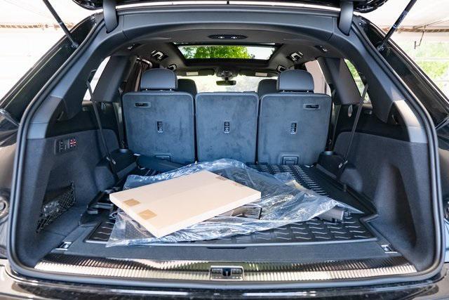 new 2025 Audi Q7 car, priced at $79,040