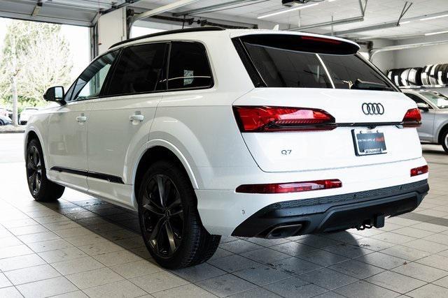 new 2025 Audi Q7 car, priced at $77,605