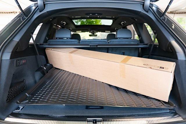 new 2025 Audi Q7 car, priced at $85,700