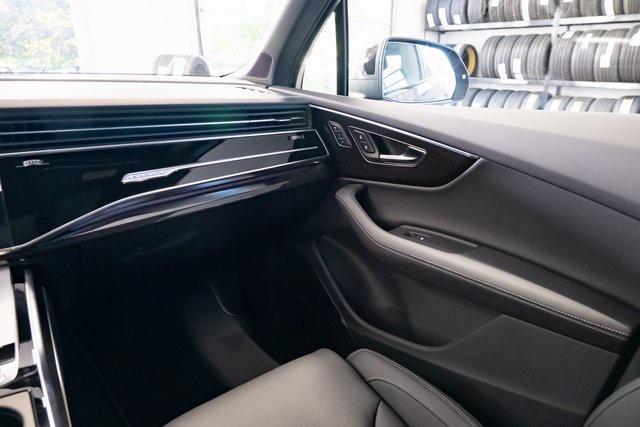 new 2025 Audi Q7 car, priced at $85,700