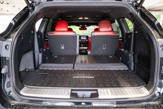 used 2022 Toyota Highlander car, priced at $39,999