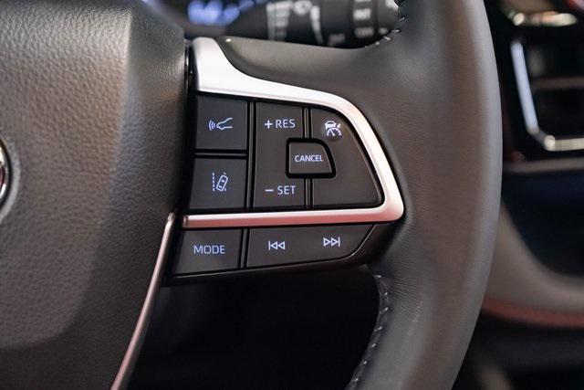 used 2022 Toyota Highlander car, priced at $39,999