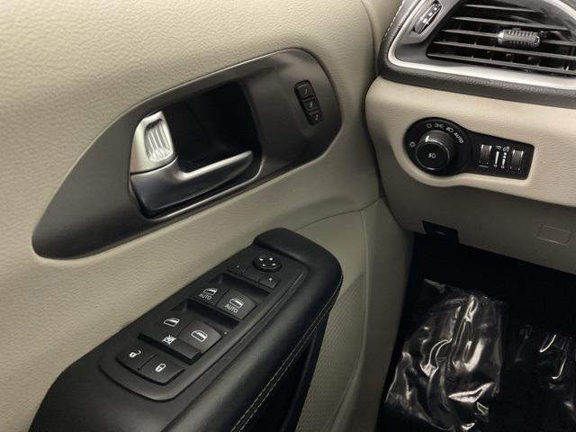 used 2021 Chrysler Pacifica Hybrid car, priced at $13,341