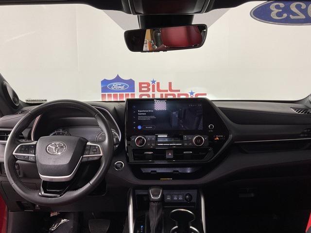 used 2023 Toyota Highlander car, priced at $39,915