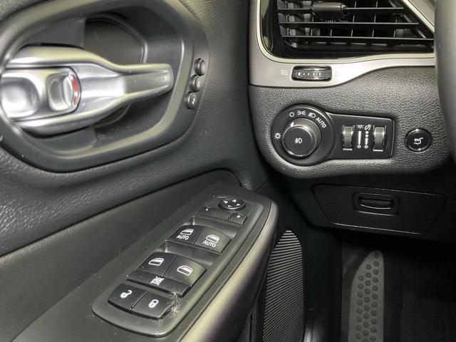 used 2019 Jeep Cherokee car, priced at $18,995