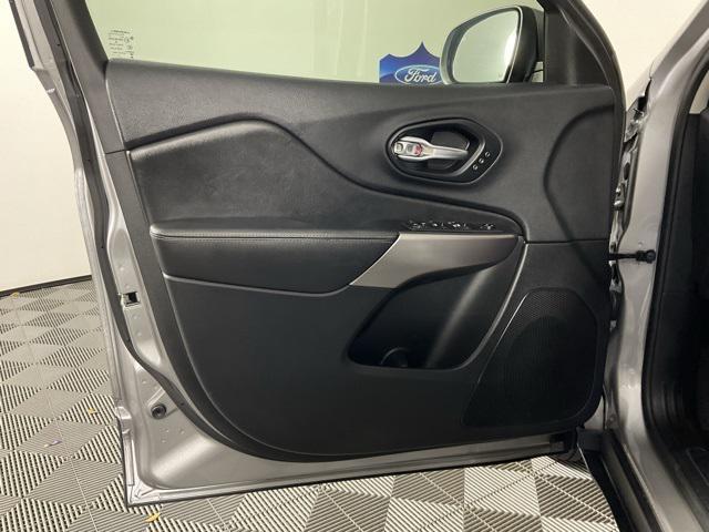 used 2019 Jeep Cherokee car, priced at $18,995
