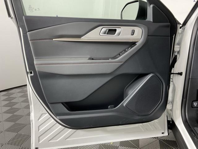new 2025 Ford Explorer car, priced at $39,223