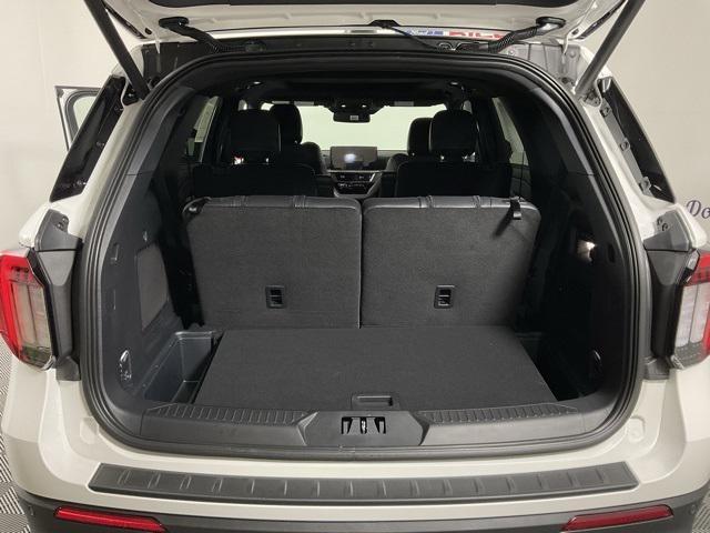 new 2025 Ford Explorer car, priced at $52,568