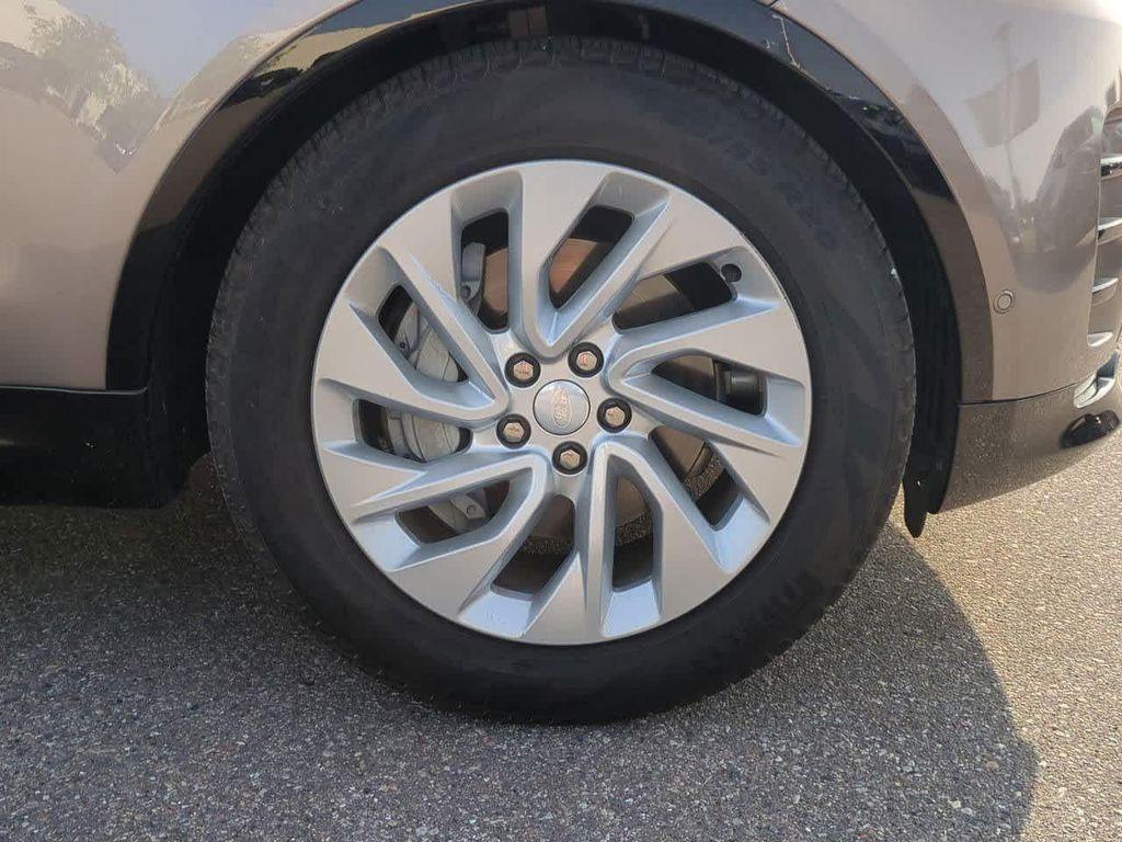 used 2023 Land Rover Discovery car, priced at $36,652