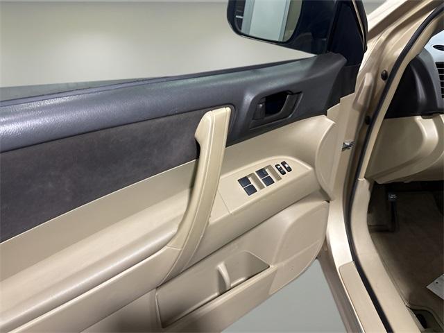 used 2008 Toyota Highlander car, priced at $8,000
