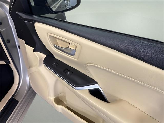 used 2015 Toyota Camry Hybrid car, priced at $14,900