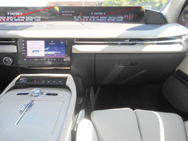new 2025 Lincoln Navigator car, priced at $103,690