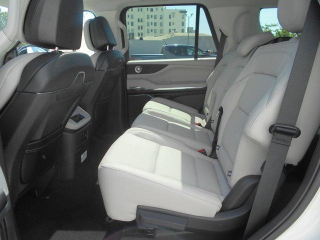 new 2025 Lincoln Navigator car, priced at $103,690