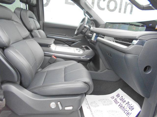 new 2025 Lincoln Navigator car, priced at $113,175