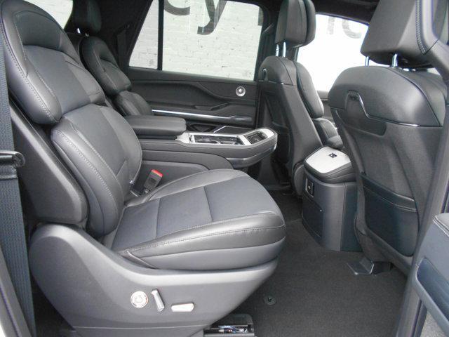 new 2025 Lincoln Navigator car, priced at $113,175