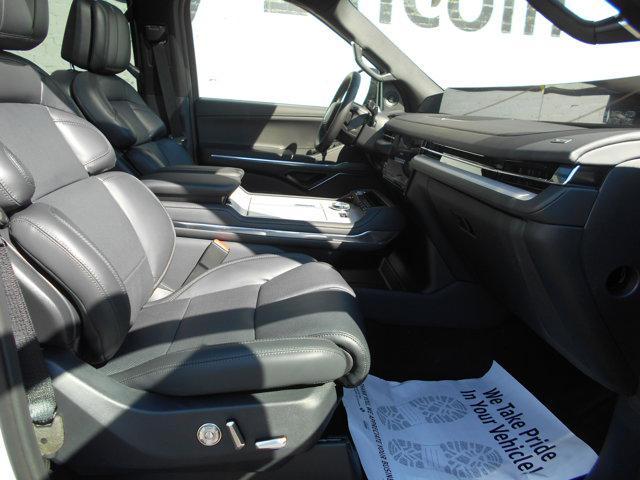 new 2025 Lincoln Navigator car, priced at $109,940