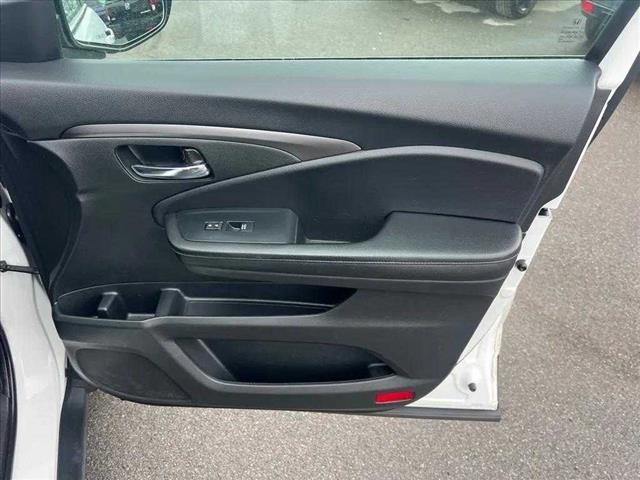 used 2022 Honda Pilot car, priced at $33,995