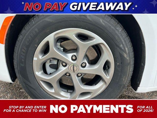 used 2023 Chrysler Pacifica car, priced at $25,999
