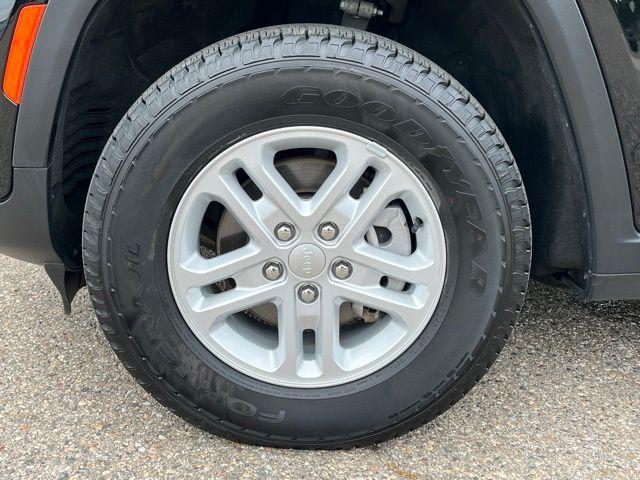 used 2023 Jeep Grand Cherokee car, priced at $30,799