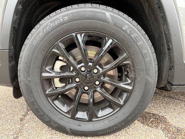 used 2023 Jeep Cherokee car, priced at $23,399