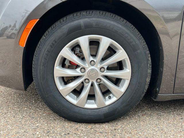 used 2018 Chrysler Pacifica car, priced at $17,999